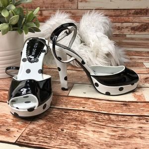 Wild Diva Retro Ankle Strap Pin Up Girl Heels sz 5